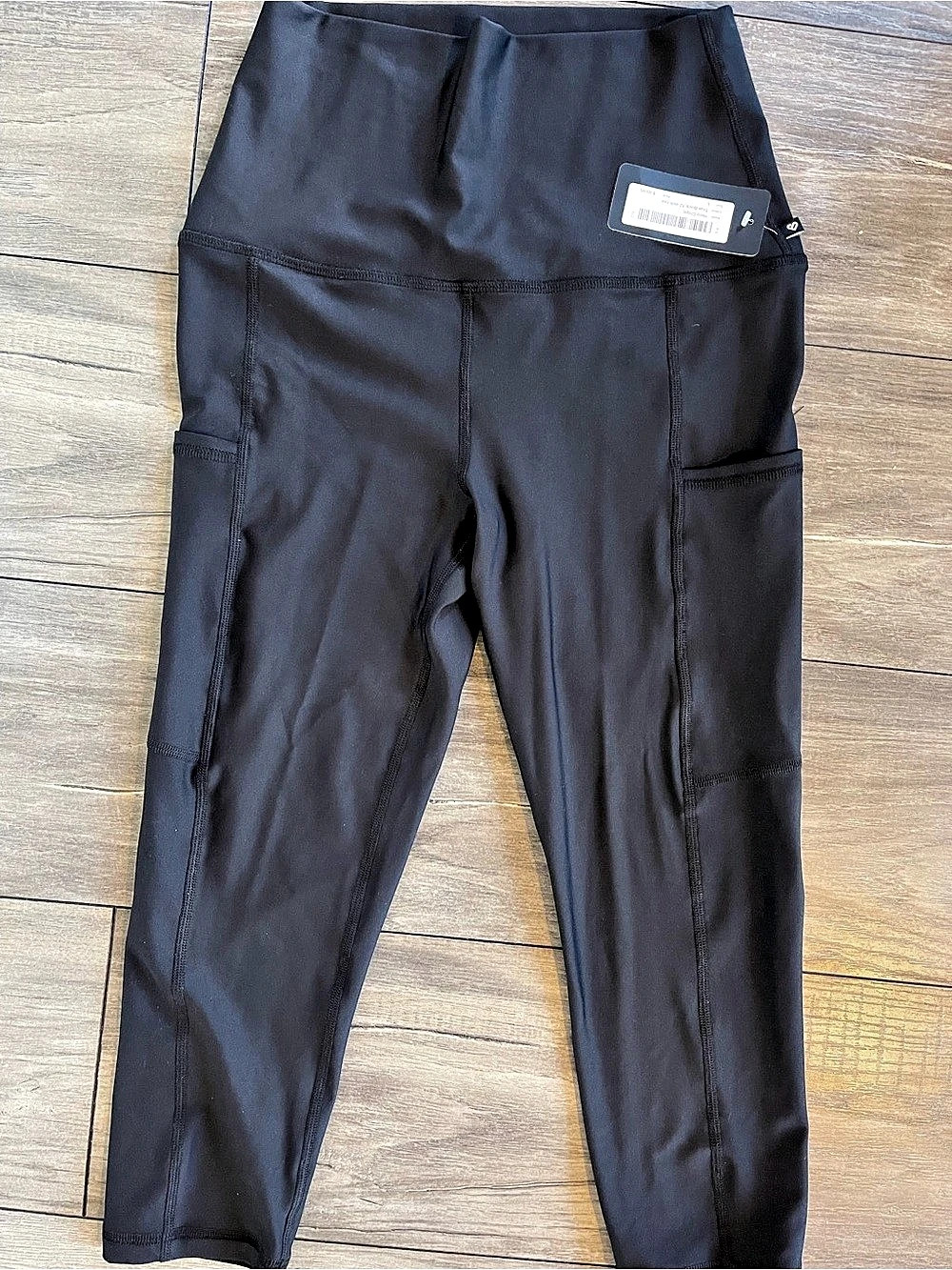 Silver Icing Hero Crops Black Cropped Leggings Size Large NWT